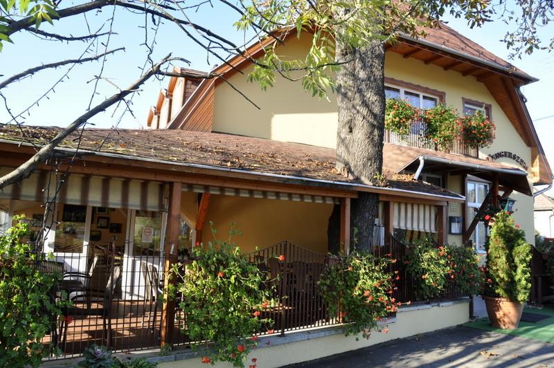 Tengerszem Panzio Bed & Breakfast Bank  Exterior photo