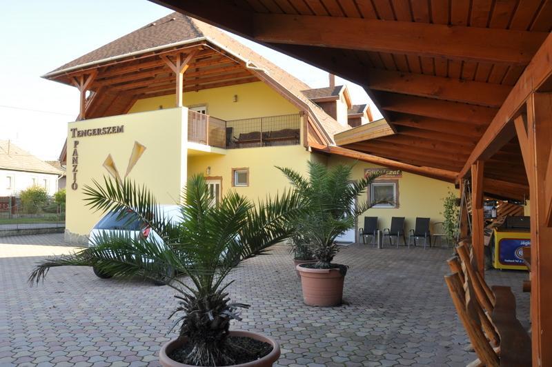 Tengerszem Panzio Bed & Breakfast Bank  Exterior photo