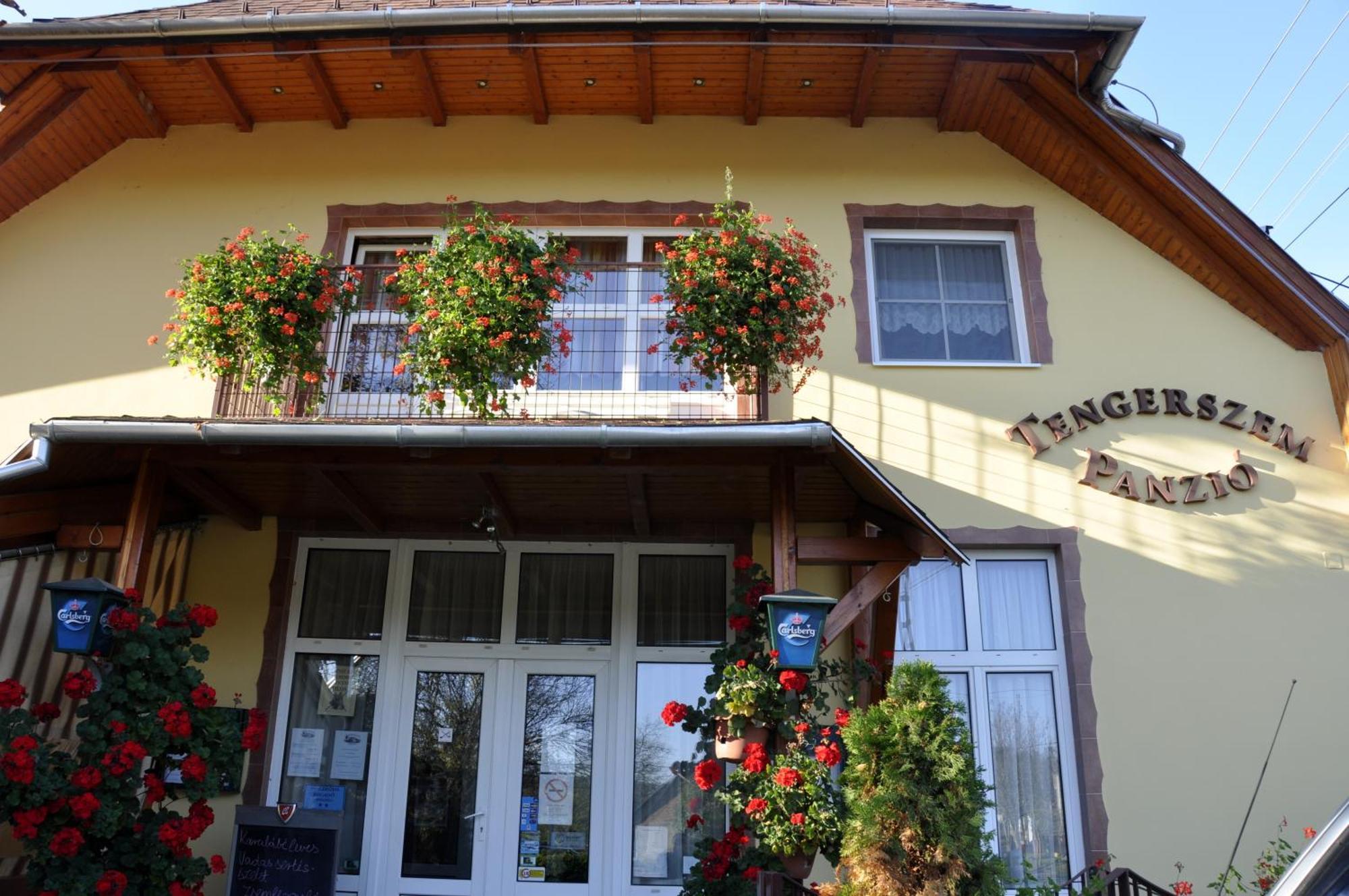 Tengerszem Panzio Bed & Breakfast Bank  Exterior photo