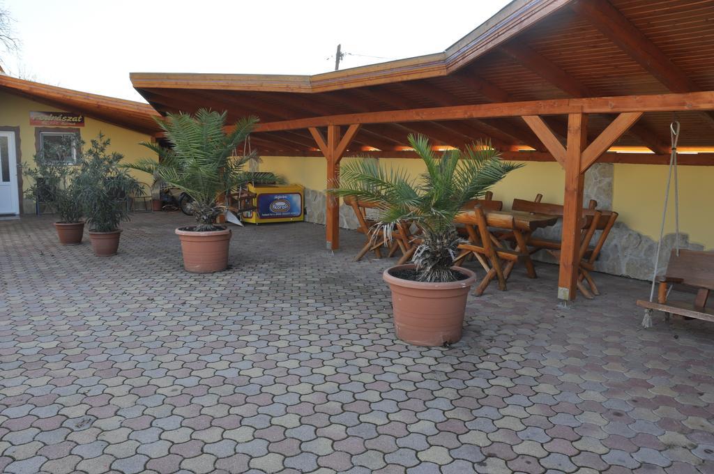 Tengerszem Panzio Bed & Breakfast Bank  Exterior photo
